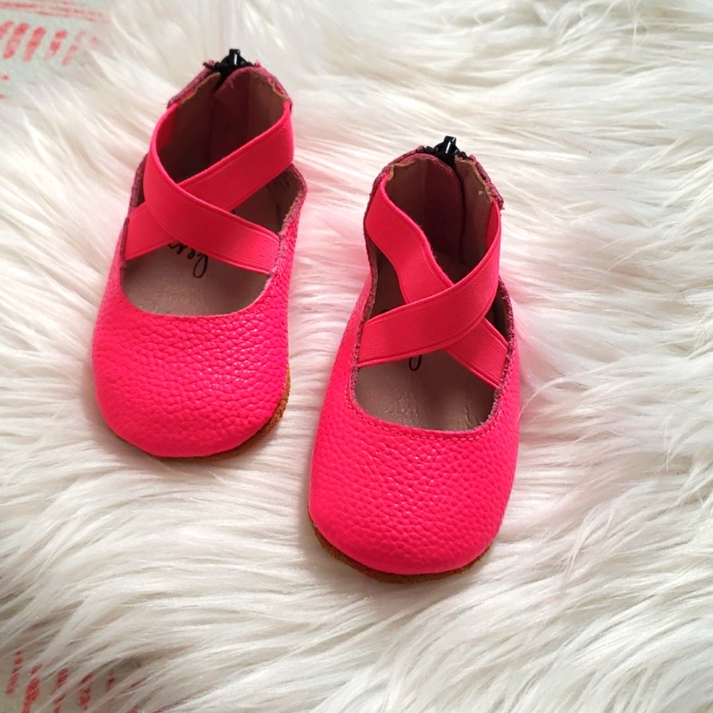 Monkey feet 6-12 months  NWOT